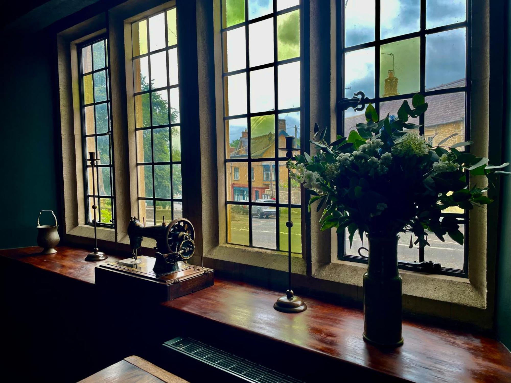 فندق The Crown At Shipton Shipton under Wychwood المظهر الخارجي الصورة